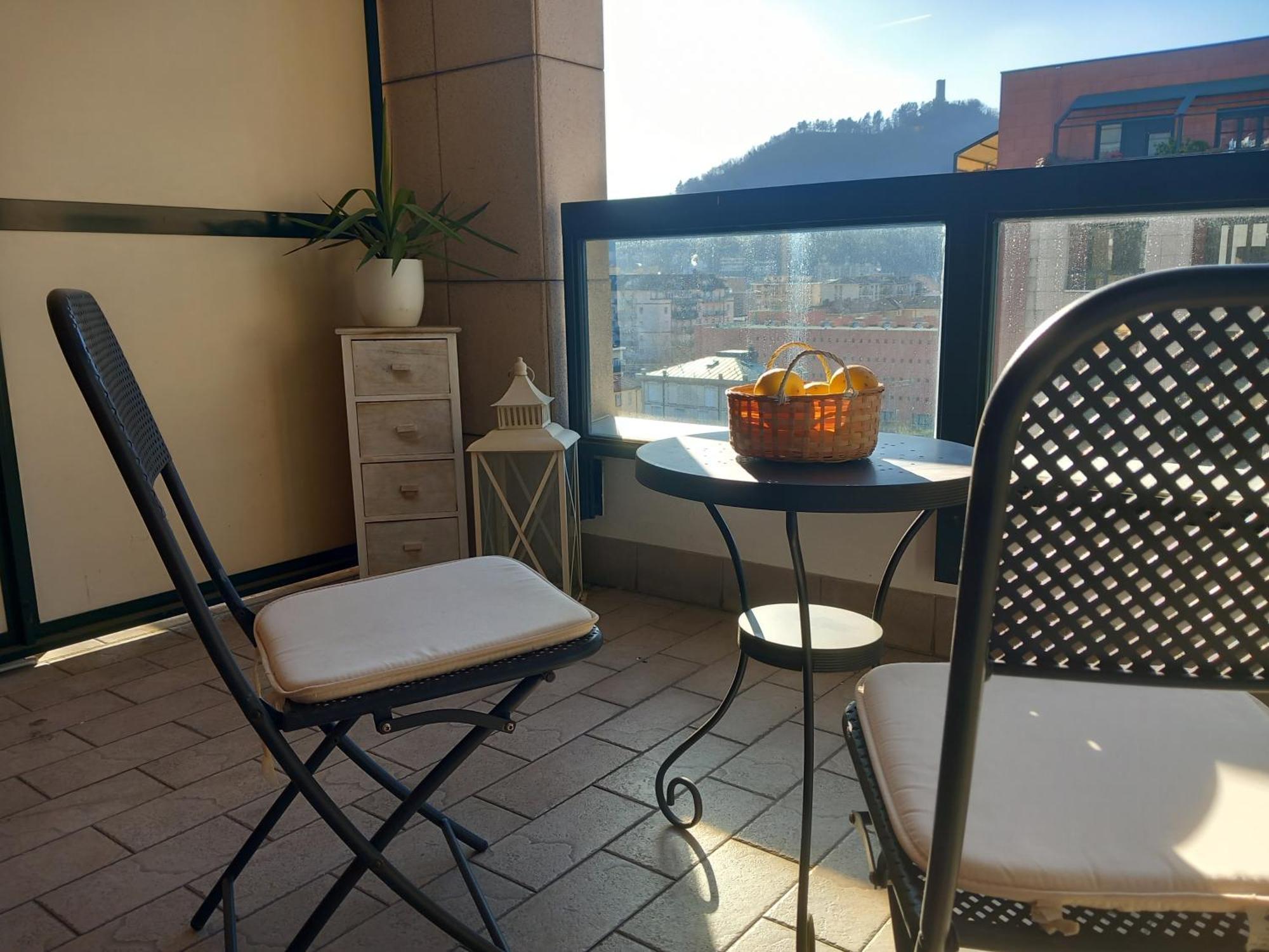 Bilocale Con Terrazzo E Box Auto Su Richiesta Apartment Como Exterior photo
